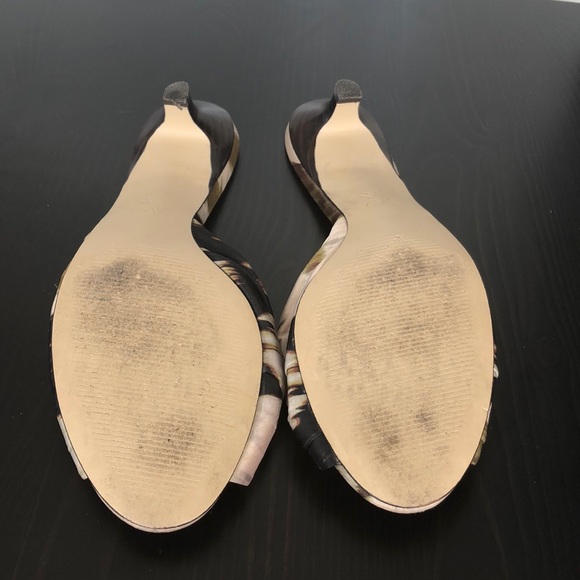 Vera Wang Kitten heels - Picture 3 of 4